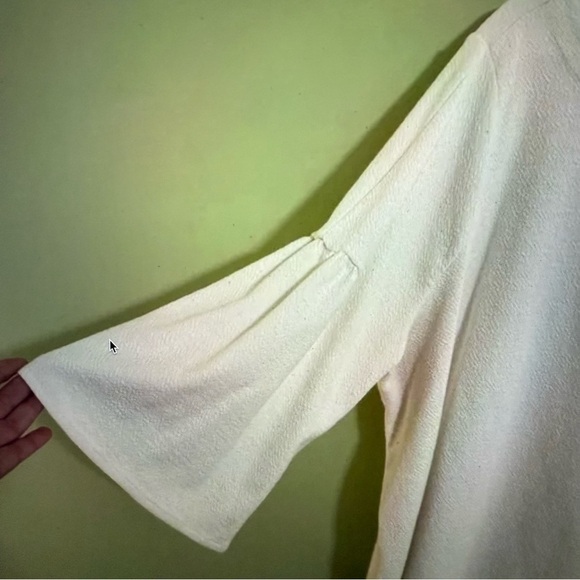 Elegant cream woman’s top size 2X bell sleeve work casual - Picture 3 of 7